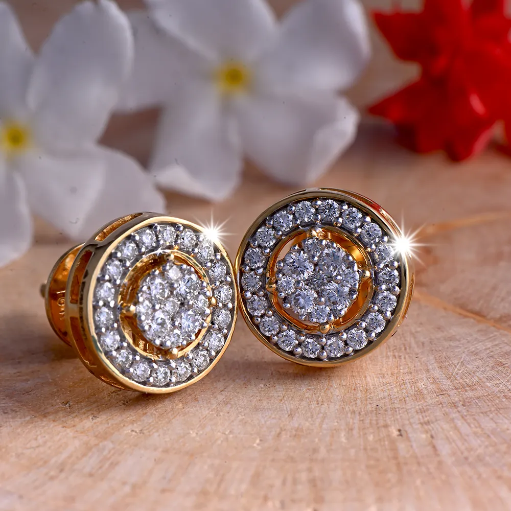 18k Elegant Diamond Stud Earrings