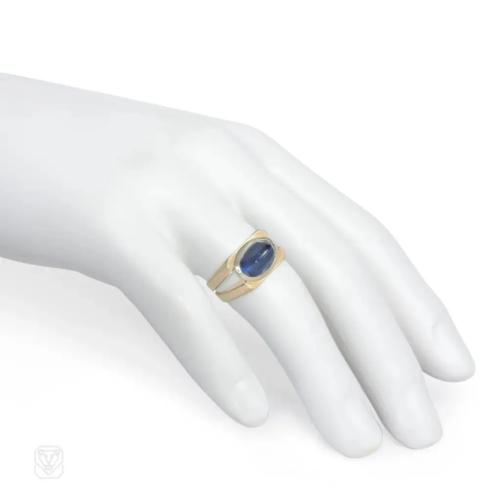 1980s sugarloaf sapphire and gold ring