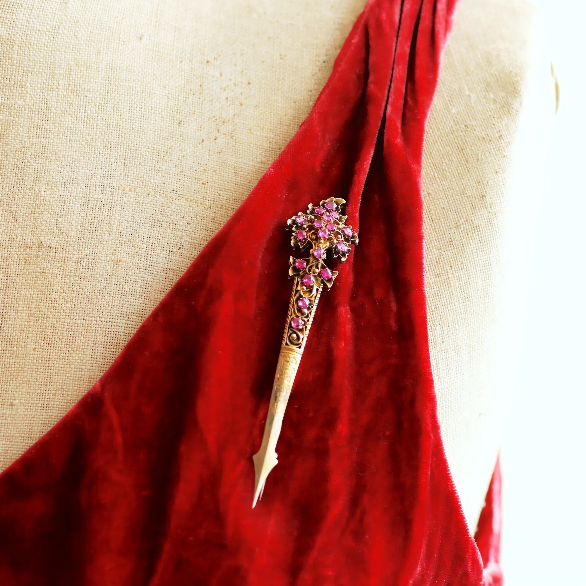 Ceylonese Katiri Mala Kondakoora Ruby Hair Pin