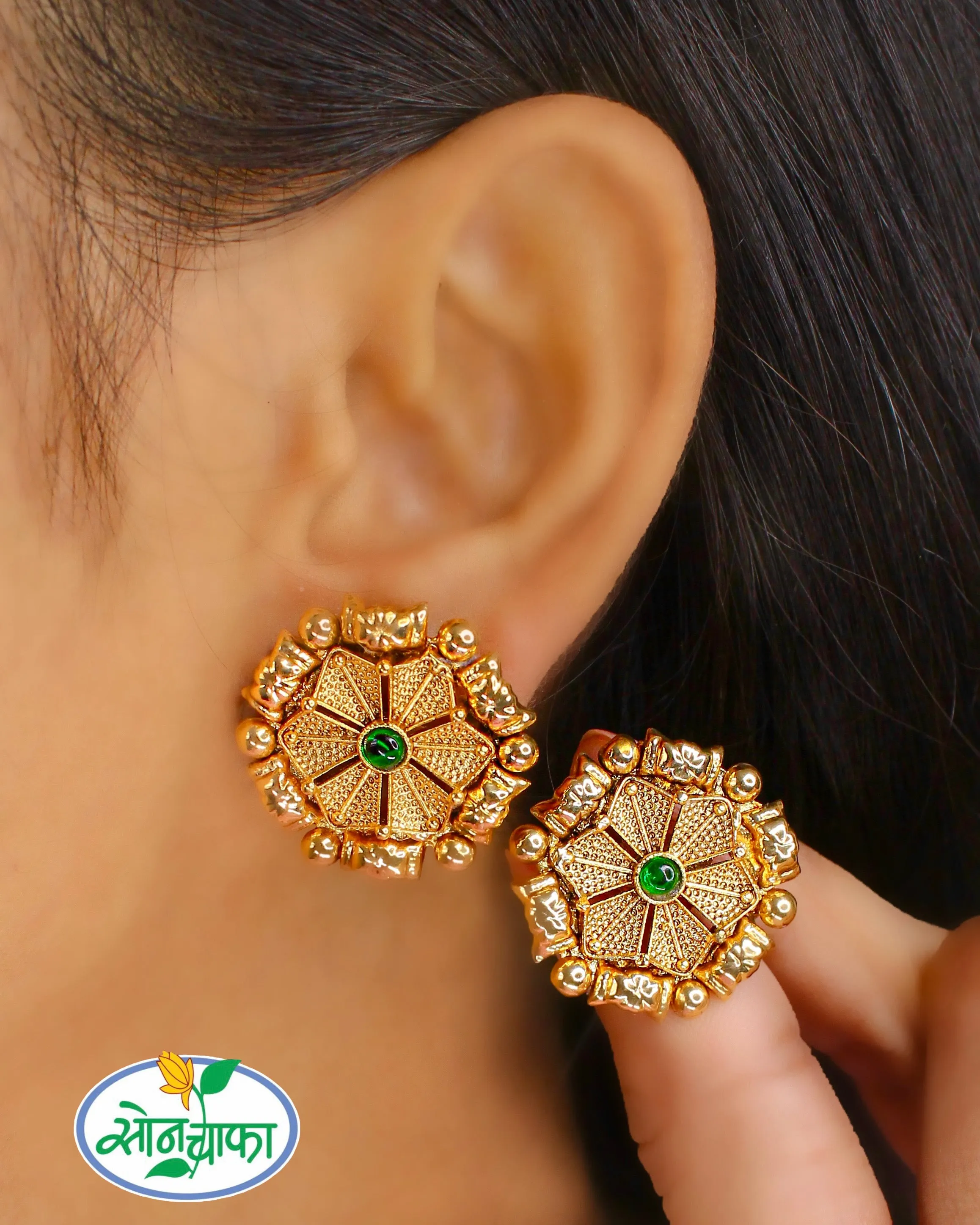 ELEGANT FLORAL EARRINGS