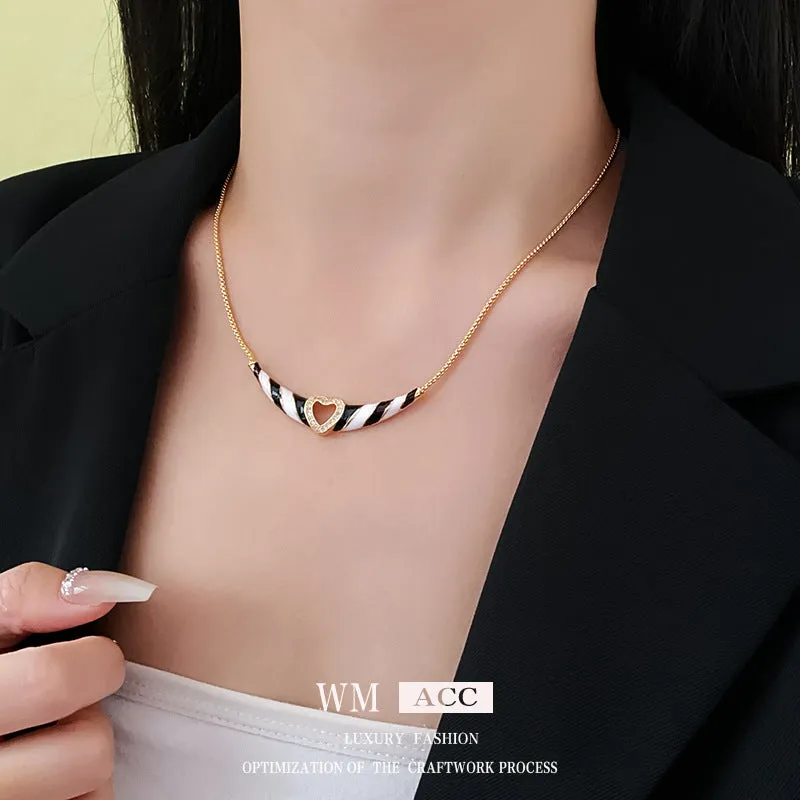 Luxurious Heart Geometric Heart Copper Electroplating Necklaces