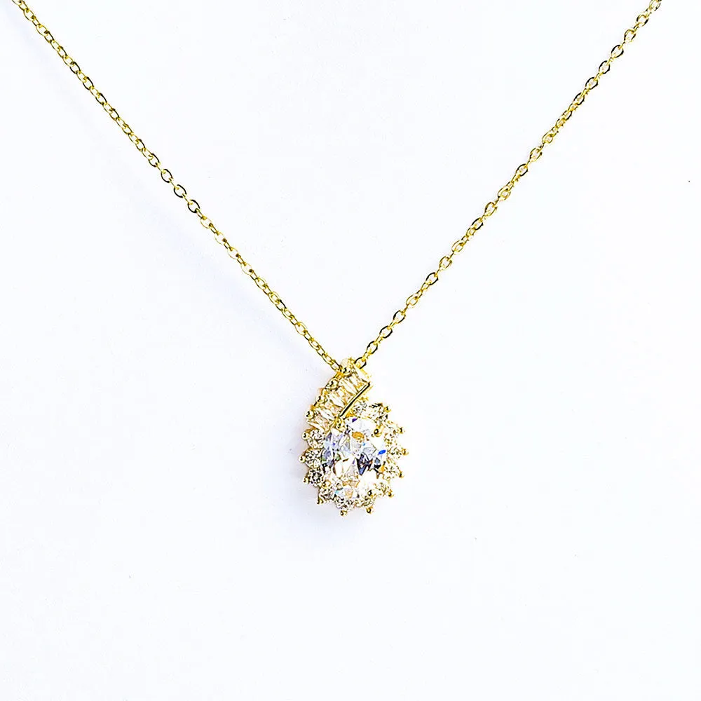 Luxurious Pendant Gemstone Necklace - Fluffy